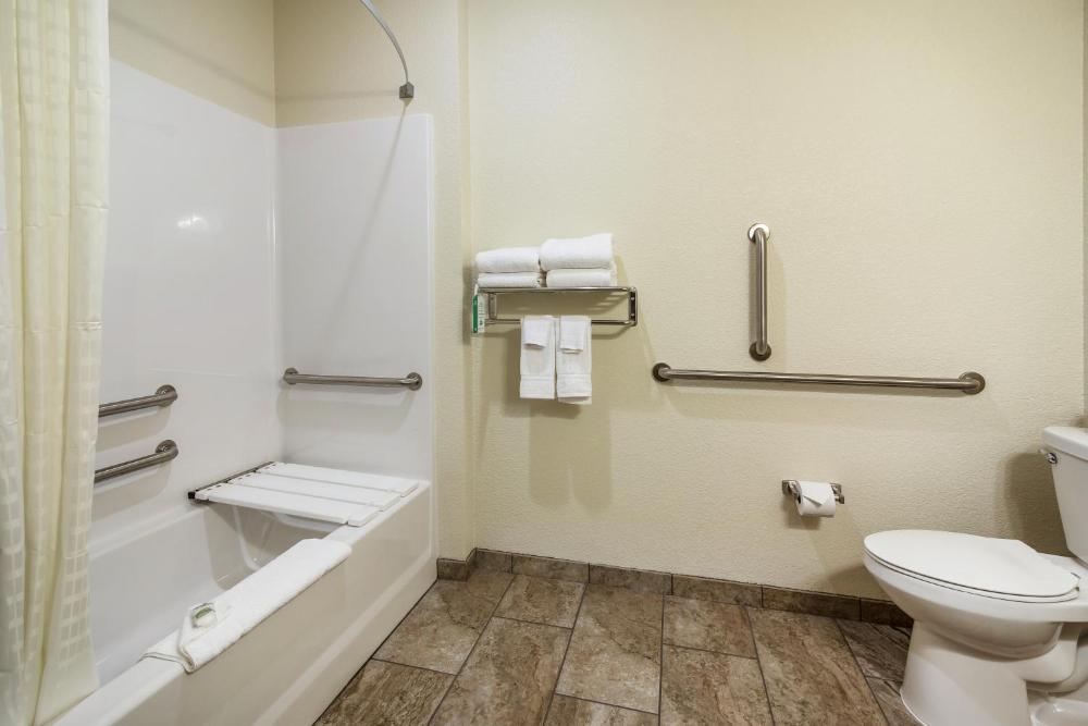 Queen Room - Disability Access interior